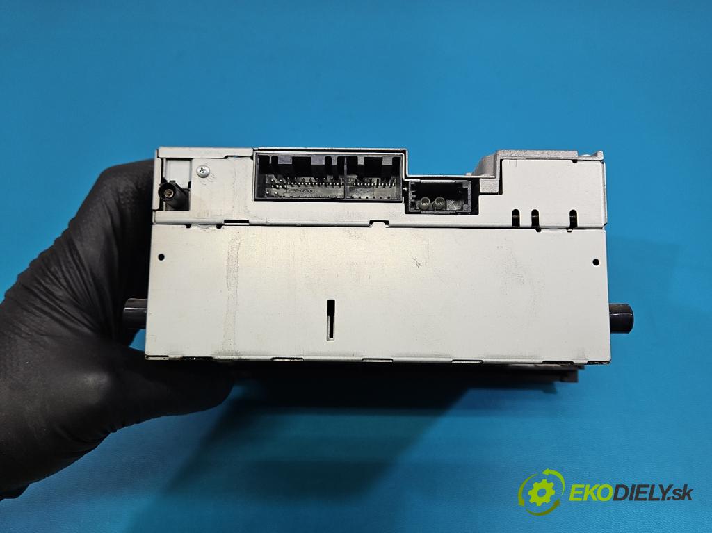 Land rover Range Rover sport I L320 3.6 TD V8 272 HP automatic 200 kW 3628 cm3 5- Radio originál VUX500500