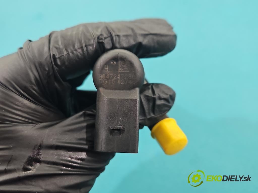 Volvo V50 2.0d 136 HP manual 100 kW 1997 cm3 5- vstrek 9647247280 (Vstrekovač paliva)