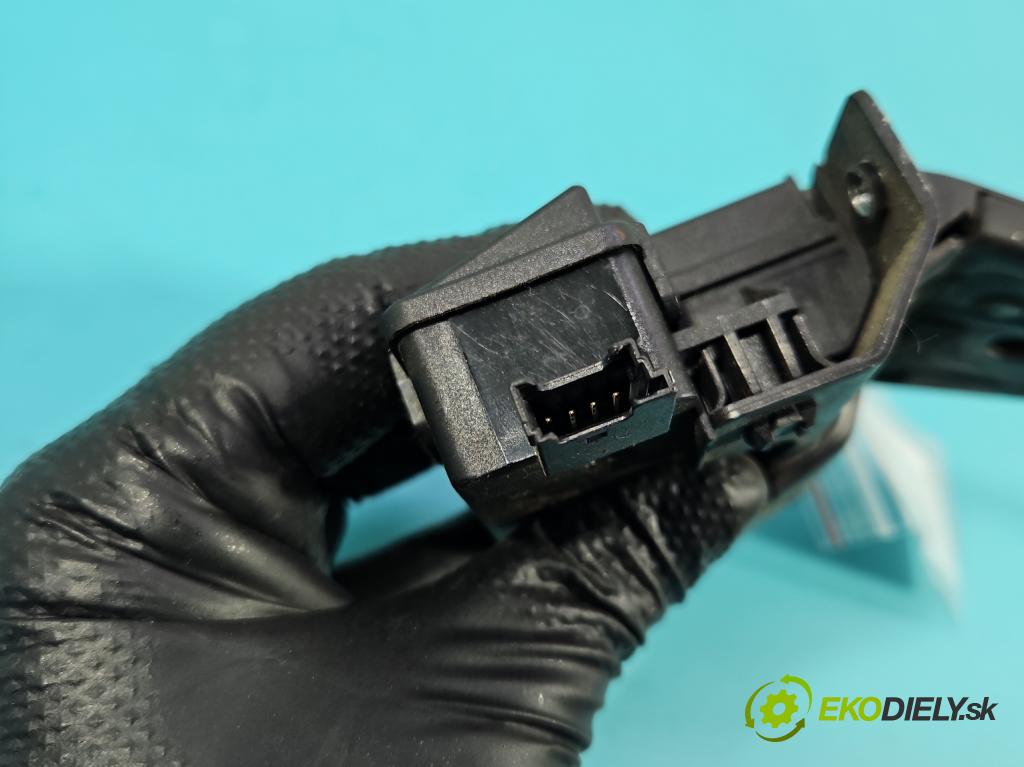 Bmw 1 E87 2004-2011 2.0d 122 HP manual 90 kW 1995 cm3 5- zámok kufrové dvere zadné 7840617