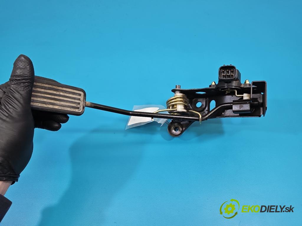 Toyota Yaris I 1999-2005 1.4 D4D 75 HP manual 55 kW 1364 cm3 5- pedal plyn potenciometr: 89281-52020