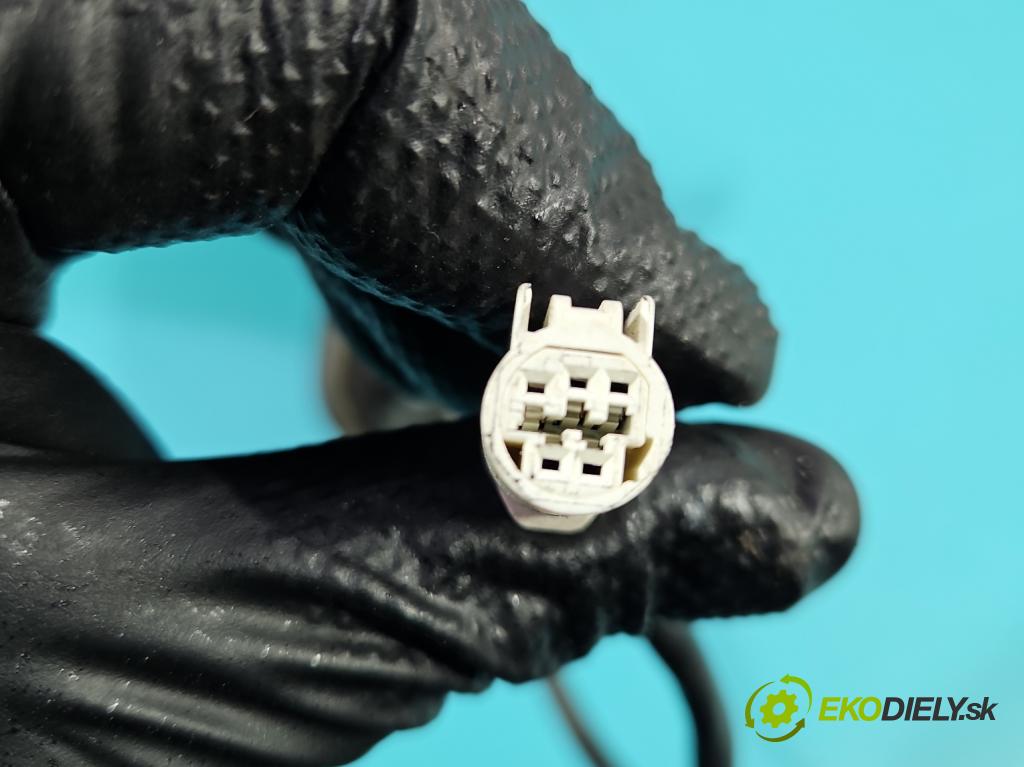 Toyota Auris I 2006-2013 2.0 D4D 126 HP manual 93 kW 1998 cm3 5- zrkadlo ľavé  (Kľučka dverí ostatné)