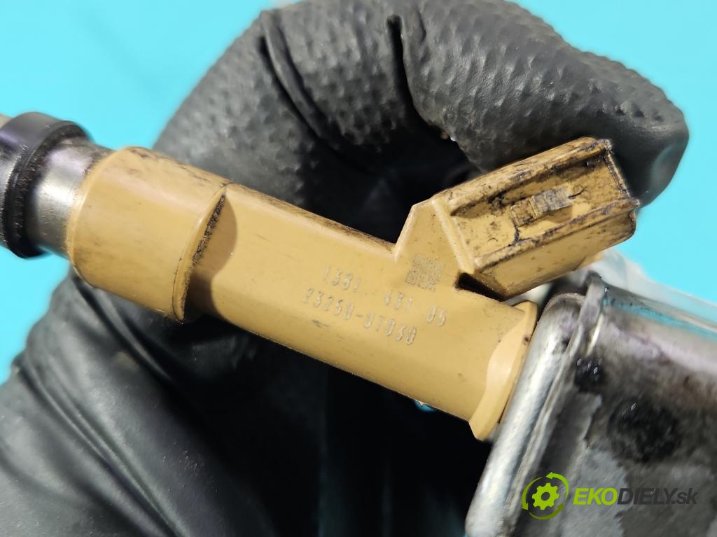 Toyota Auris II 2012-2018 1.8 hybrid 99 HP automatic 73 kW 1798 cm3 5- vstrek 23250-0T030 (Vstrekovač paliva)