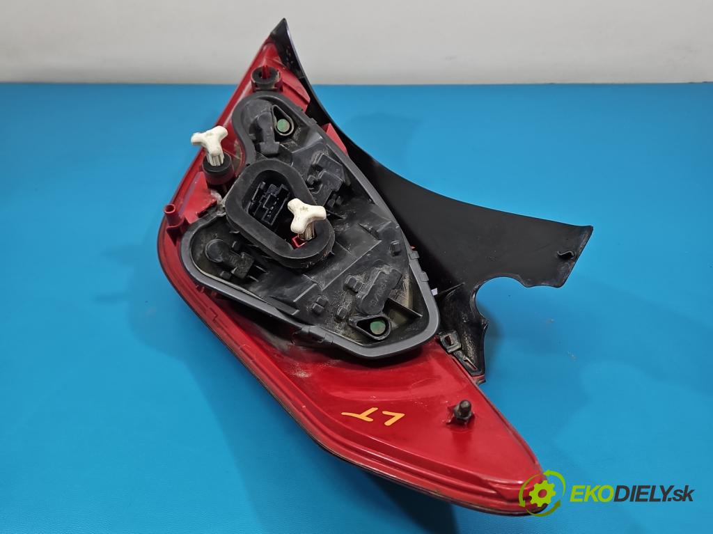 Peugeot 308 I 2007-2013 1.6 hdi 92 HP manual 68 kW 1560 cm3 5- svetlo / reflektor zadné ľavé  (Kľučka dverí ostatné)