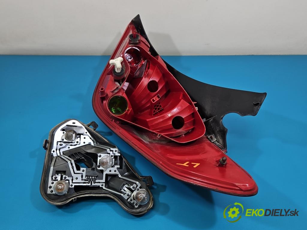 Peugeot 308 I 2007-2013 1.6 hdi 92 HP manual 68 kW 1560 cm3 5- svetlo / reflektor zadné ľavé  (Kľučka dverí ostatné)