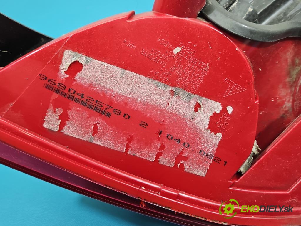 Peugeot 308 I 2007-2013 1.6 hdi 92 HP manual 68 kW 1560 cm3 5- svetlo / reflektor zadné ľavé  (Kľučka dverí ostatné)