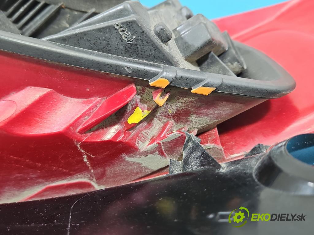 Peugeot 308 I 2007-2013 1.6 hdi 92 hp manual 68 kW 1560 cm3 5- světlo zadní pravé 9680425680 (Klika dveří ostatní)