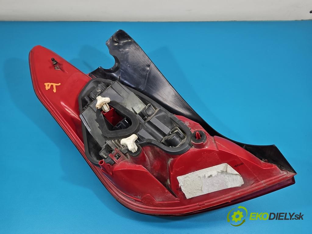 Peugeot 308 I 2007-2013 1.6 hdi 92 hp manual 68 kW 1560 cm3 5- světlo zadní pravé 9680425680 (Klika dveří ostatní)