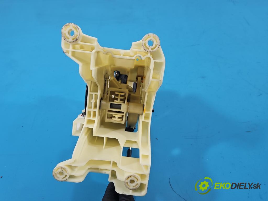 Kia Sportage III 2010-2015 2.0 crdi 136hp automatic 100 kW 1995 cm3 5- kulisa změny stupňová 46700-3W140 (Řadicí páka (kulisa) )