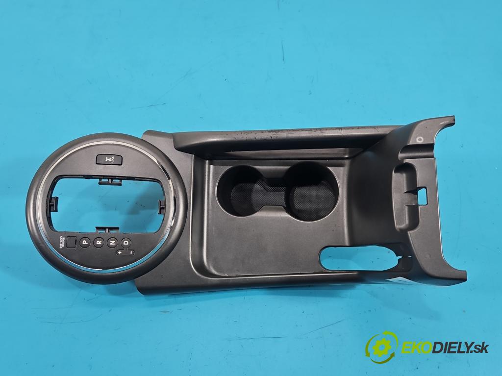 Kia Sportage III 2010-2015 2.0 crdi 136 HP automatic 100 kW 1995 cm3 5- Rukojeť: na nápoje: 84651-3W020 (Držiak (úchyt) na nápoje)