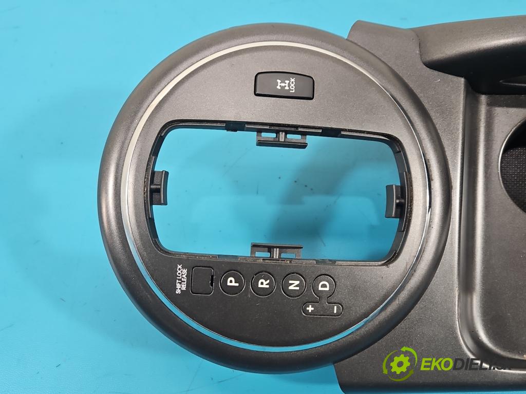 Kia Sportage III 2010-2015 2.0 crdi 136 HP automatic 100 kW 1995 cm3 5- Rukojeť: na nápoje: 84651-3W020 (Držiak (úchyt) na nápoje)