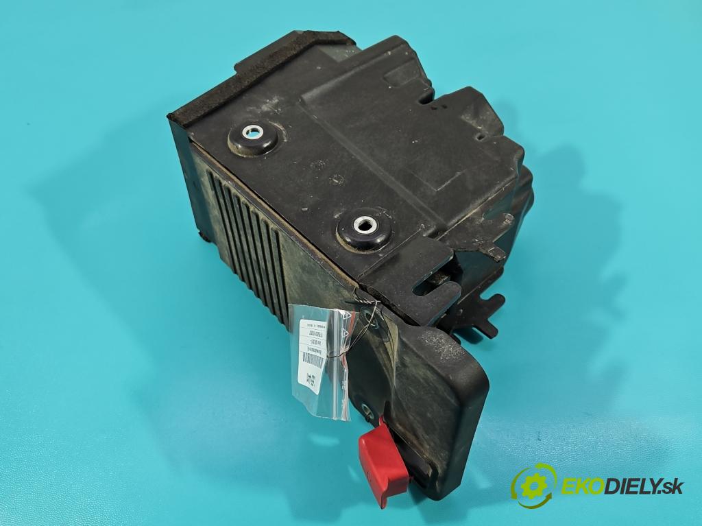 Volvo S90 II 2016- 2.0 T 320KM automatic 235 kW 1969 cm3 4- obal akumulatora 31479621