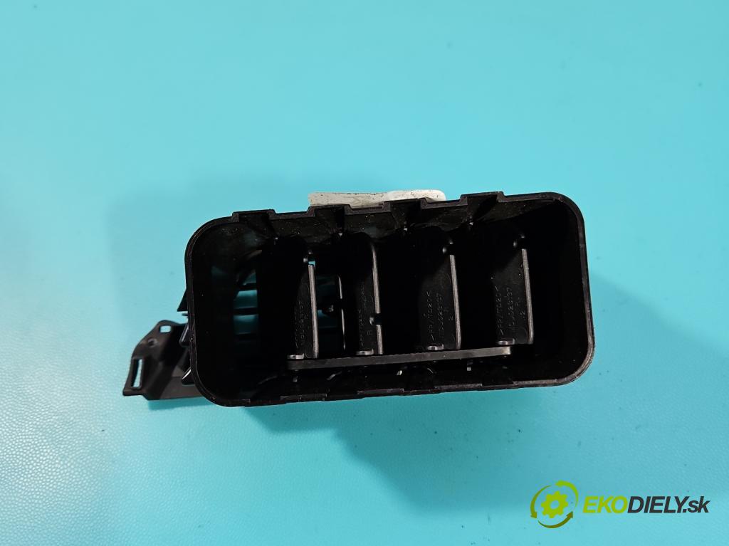 Renault Express 1.5 dci 95 HP manual 70 kW 1461 cm3 5- Mřížka: kúrenia ostatné 687607999R