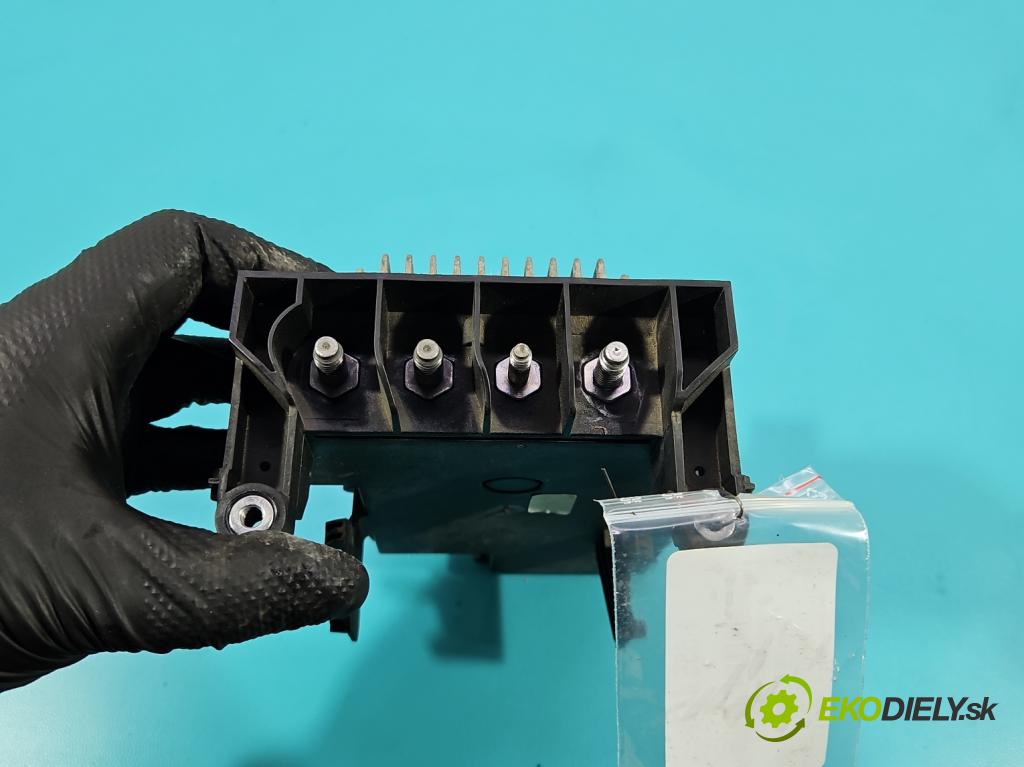 Volvo S90 II 2016- 2.0 T 320KM automatic 235 kW 1969 cm3 4- riadiaca jednotka ostatné 31419765