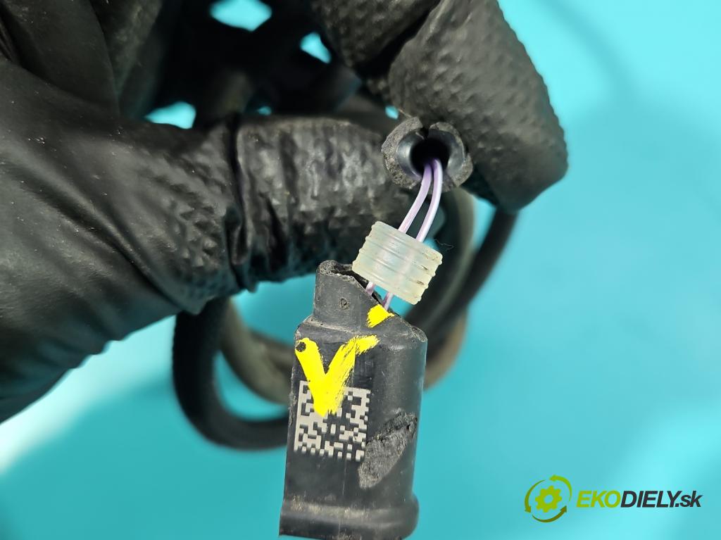 Volvo S90 II 2016- 2.0 T 320KM automatic 235 kW 1969 cm3 4- rameno stěrače pravé 31440421