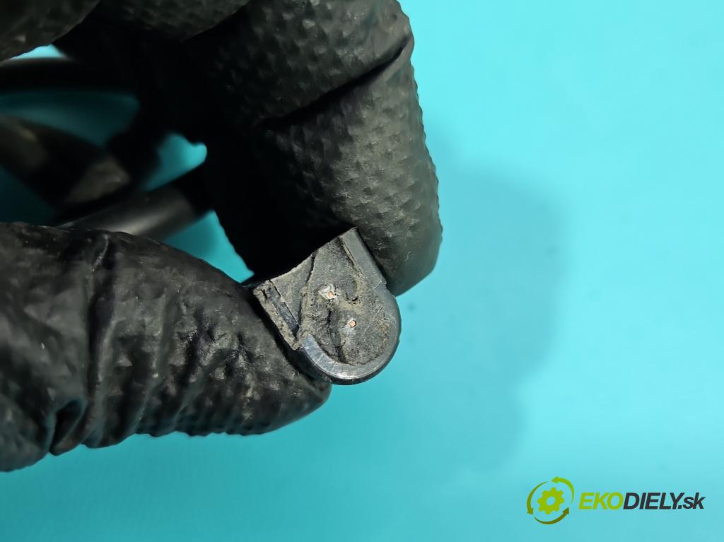 Volvo S90 II 2016- 2.0 T 320KM automatic 235 kW 1969 cm3 4- rameno stěrače pravé 31440421