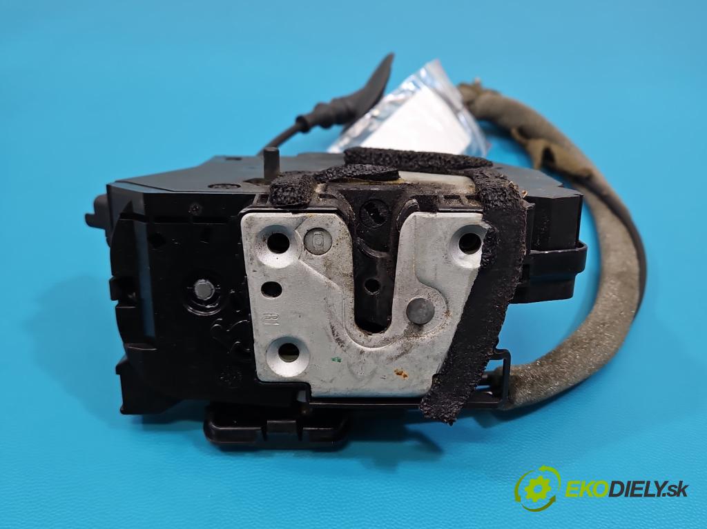 Renault Clio IV 2012-2020 1.2 16V 73 HP manual 54 kW 1149 cm3 5- zámok zadné pravý 825000767R