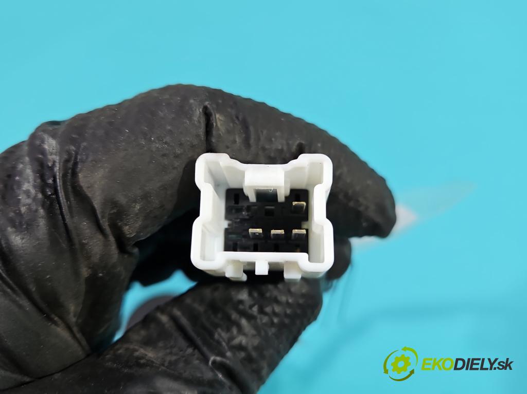 Renault Express 1.5 dci 95 HP manual 70 kW 1461 cm3 5- Zväzok: dvere zadné pravých 252167192R