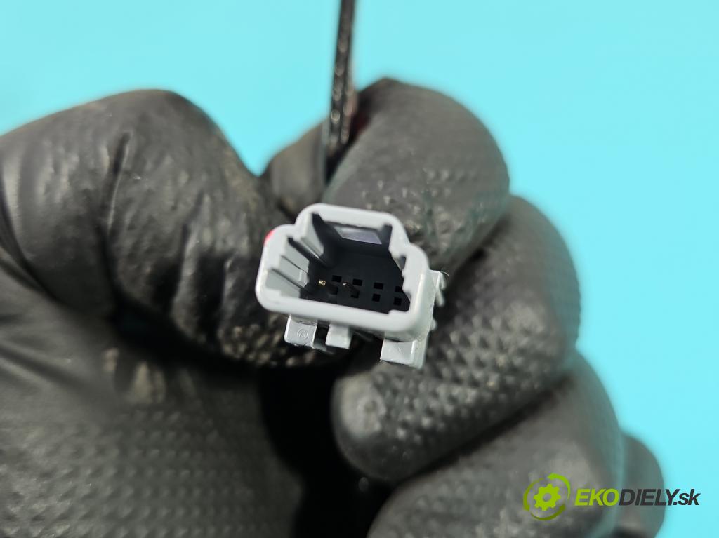 Renault Express 1.5 dci 95 HP manual 70 kW 1461 cm3 5- pas bezpečnosť: predné ľavý 648478900C