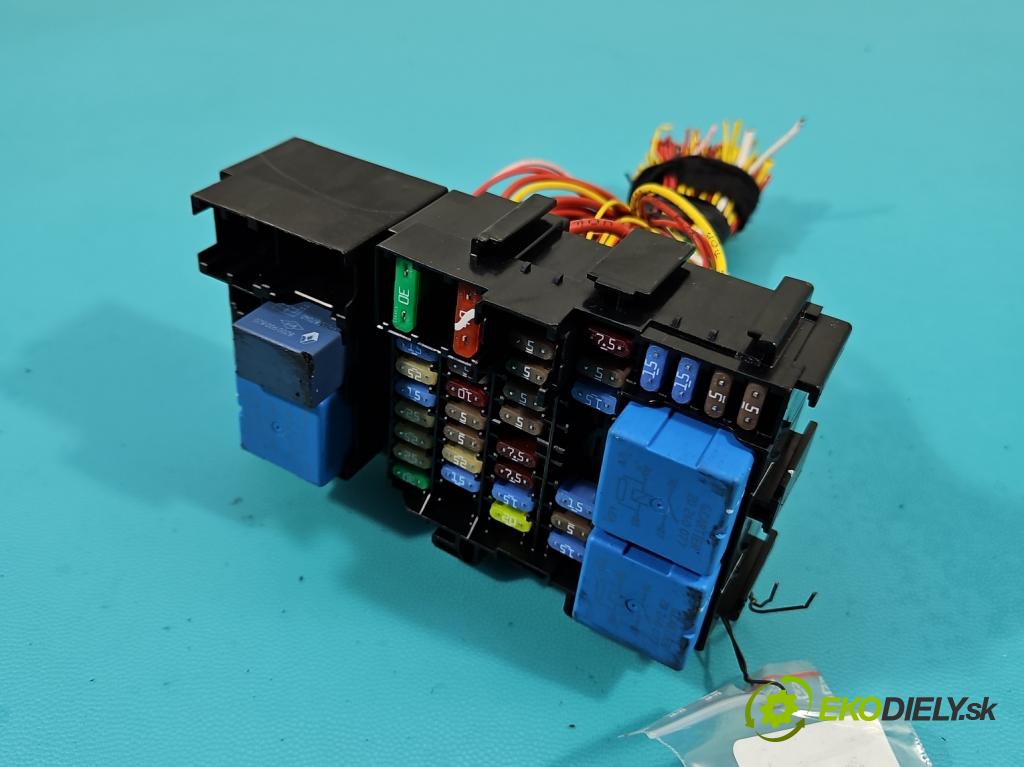Renault Express 1.5 dci 95 hp manual 70 kW 1461 cm3 5- skříňka pojistková K240103751S (Pojistková skříňka)