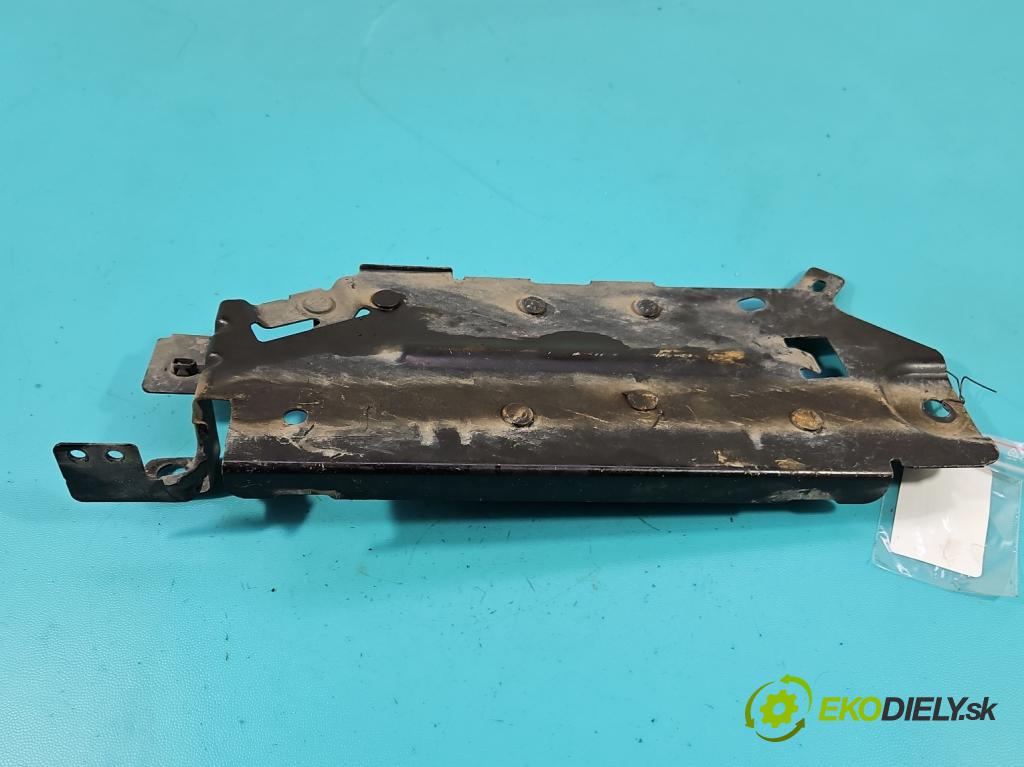 Renault Express 1.5 dci 95 HP manual 70 kW 1461 cm3 5- Upevnenie: 743863599R