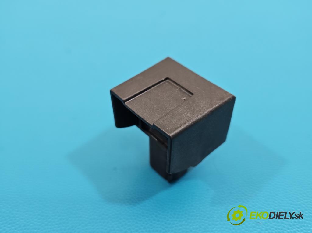 Vw Golf IV 1997-2003 1.4 16V 75 HP manual 55 kW 1390 cm3 5- snímač ESP 