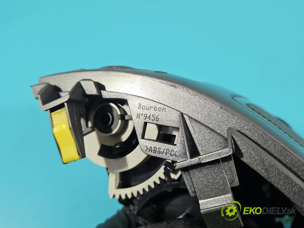 Toyota Auris I 2006-2013 2.0 D4D 126 hp manual 93 kW 1998 cm3 5- Mřížka: topení medián: 55670-02110 (Mřížka topení)