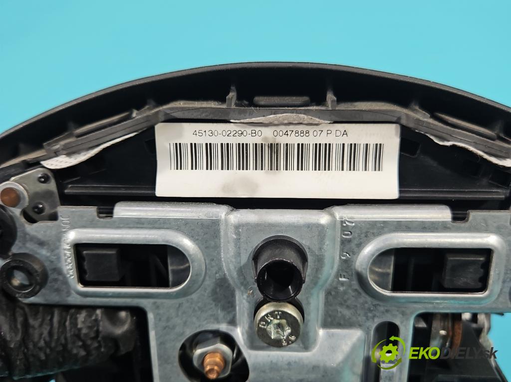 Toyota Auris I 2006-2013 2.0 D4D 126 HP manual 93 kW 1998 cm3 5- volant  (Volant)