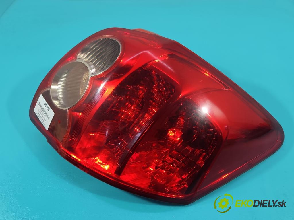 Toyota Auris I 2006-2013 2.0 D4D 126 HP manual 93 kW 1998 cm3 5- svetlo / reflektor zadné pravé  (Kľučka dverí ostatné)