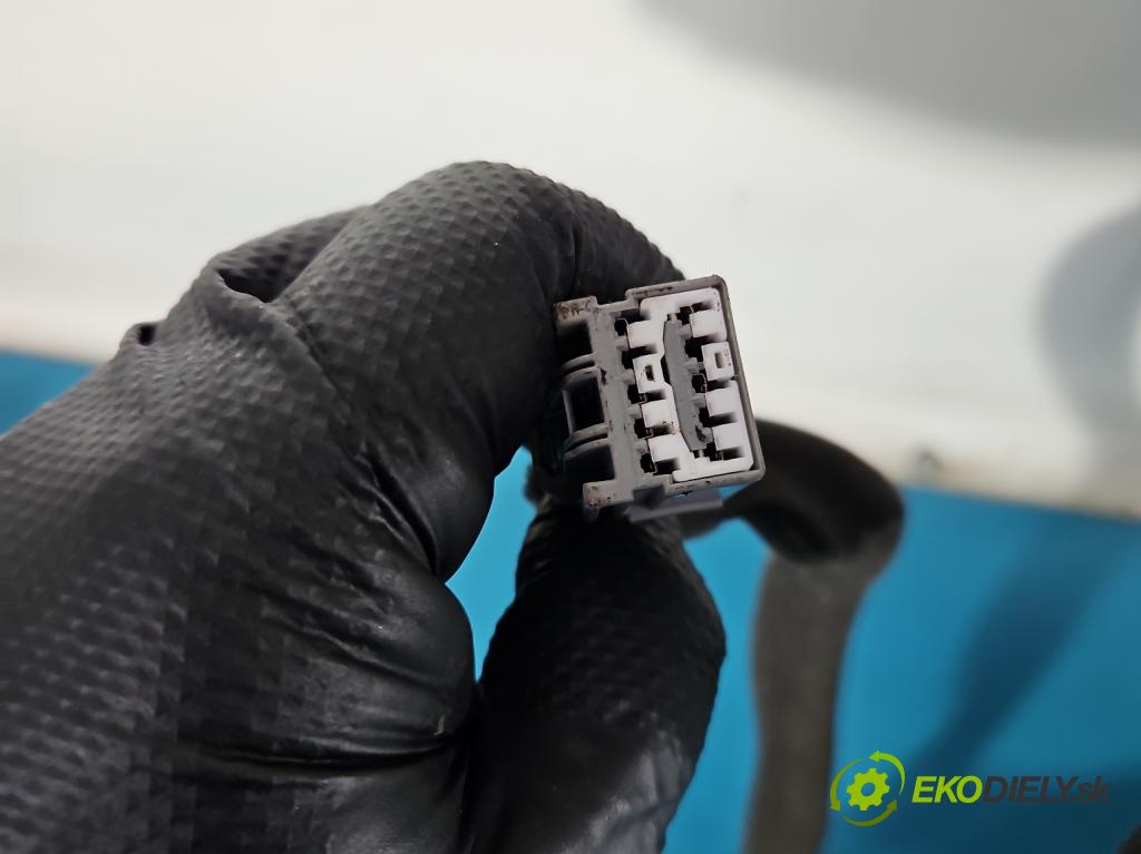 Kia Sportage III 2010-2015 2.0 crdi 136hp automatic 100 kW 1995 cm3 5- Střešní okno:  (Sklo karoserie)