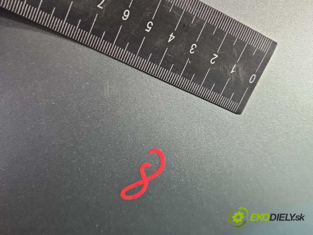 Toyota Auris I 2006-2013 2.0 D4D 126 HP manual 93 kW 1998 cm3 5- zadna kufor  (Kapota zadná (kufor))