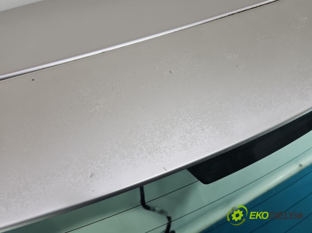 Toyota Auris I 2006-2013 2.0 D4D 126 HP manual 93 kW 1998 cm3 5- zadna kufor  (Kapota zadná (kufor))