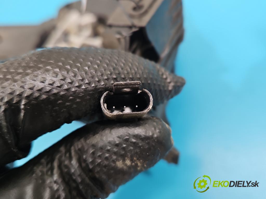 Mercedes B W245 2005-2011 2.0 CDI 109 HP manual 80 kW 1992 cm3 5- rukoväť predné ľavé mimo: A1697600934 (Kľučka dverí vonkajšia predná ľavá)