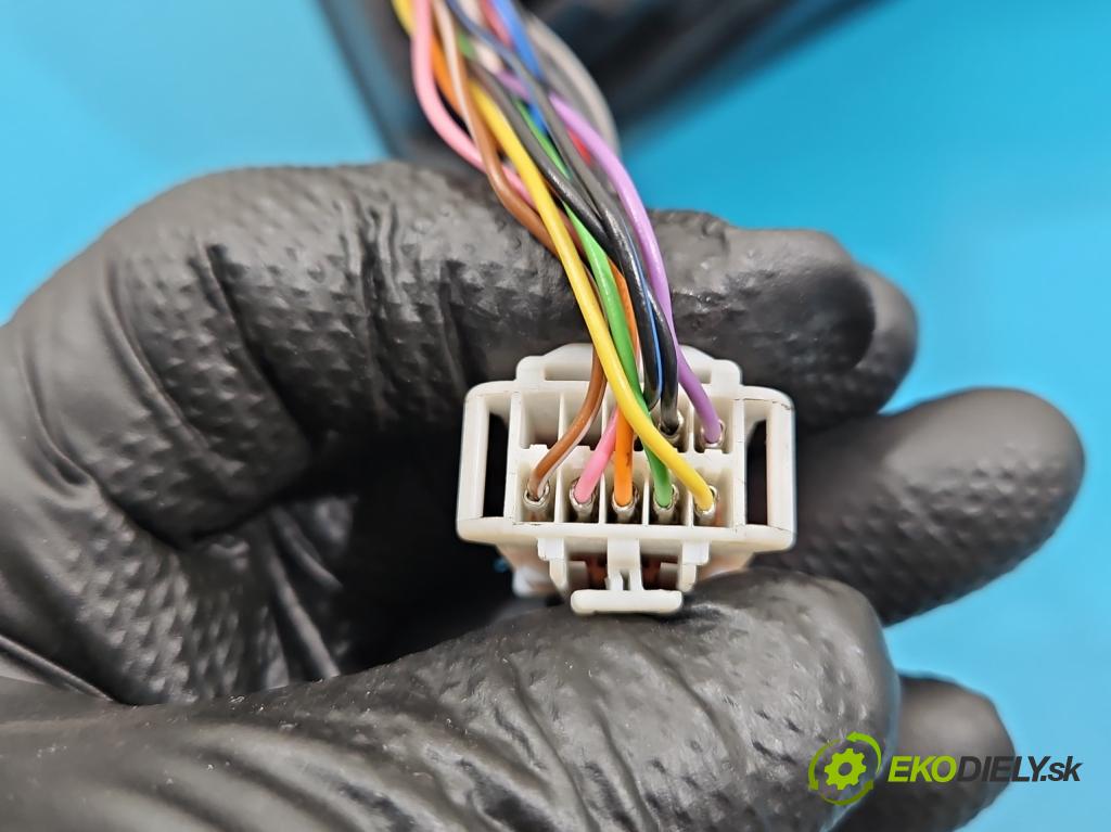 Peugeot 3008 II 2016-2023 1.5 hdi 131 HP automatic 96 kW 1499 cm3 5- zrkadlo pravé  (Kľučka dverí ostatné)