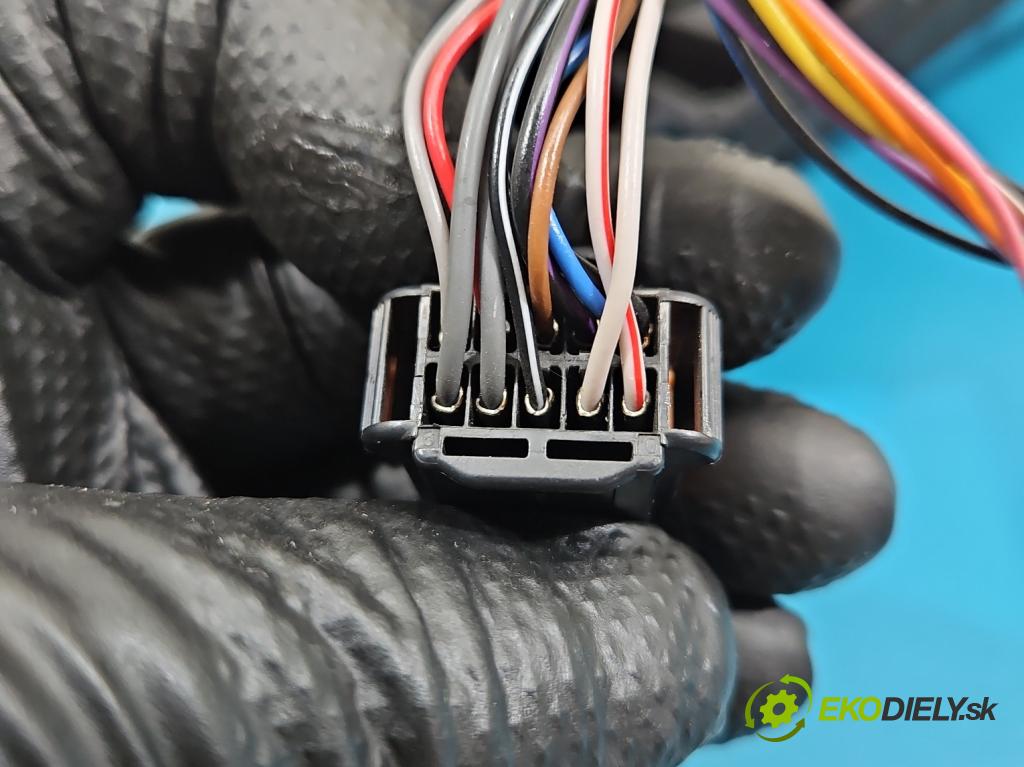 Peugeot 3008 II 2016-2023 1.5 hdi 131 HP automatic 96 kW 1499 cm3 5- zrkadlo pravé  (Kľučka dverí ostatné)