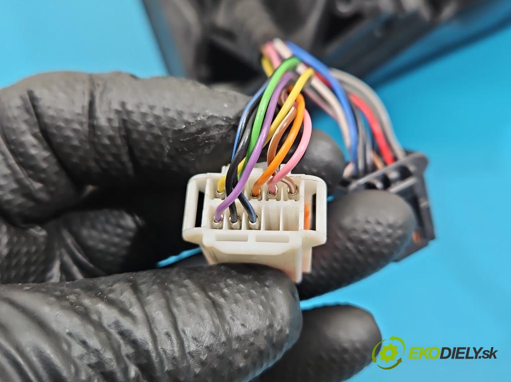 Peugeot 3008 II 2016-2023 1.5 hdi 131 HP automatic 96 kW 1499 cm3 5- zrkadlo pravé  (Kľučka dverí ostatné)