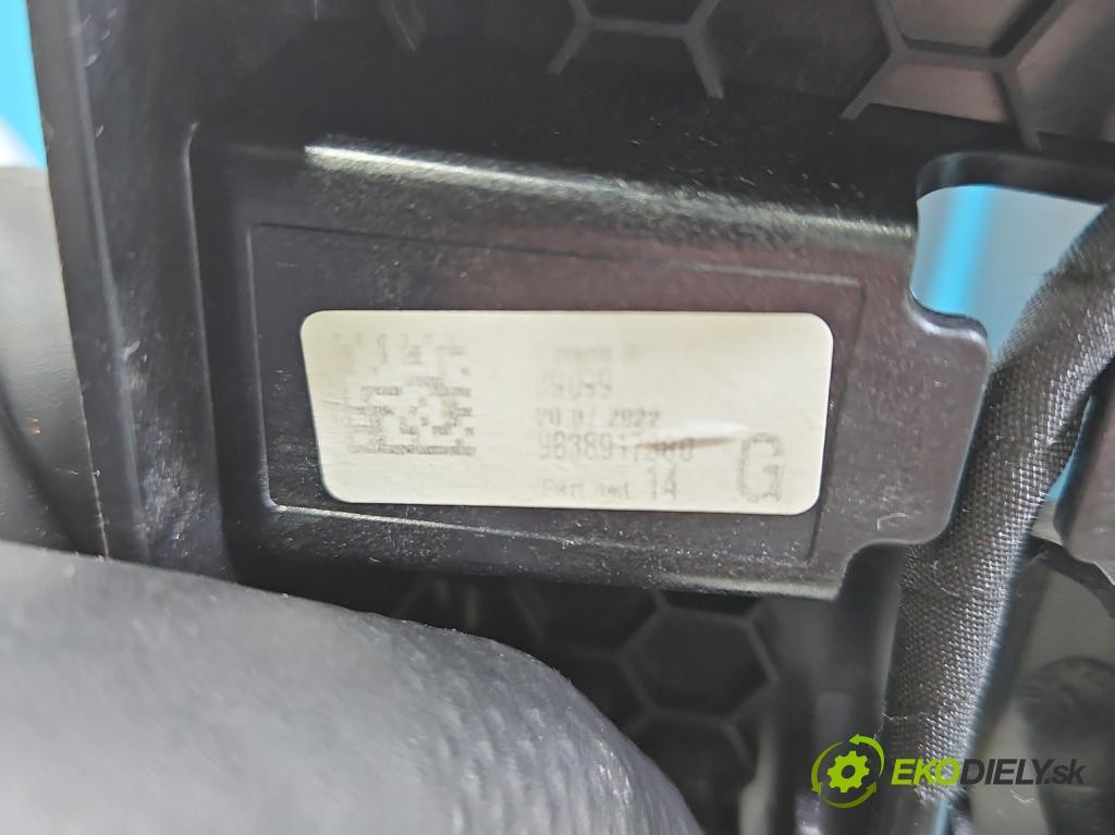 Peugeot 3008 II 2016-2023 1.5 hdi 131 HP automatic 96 kW 1499 cm3 5- Zobrazit: 9838917380 (Prístrojová doska)