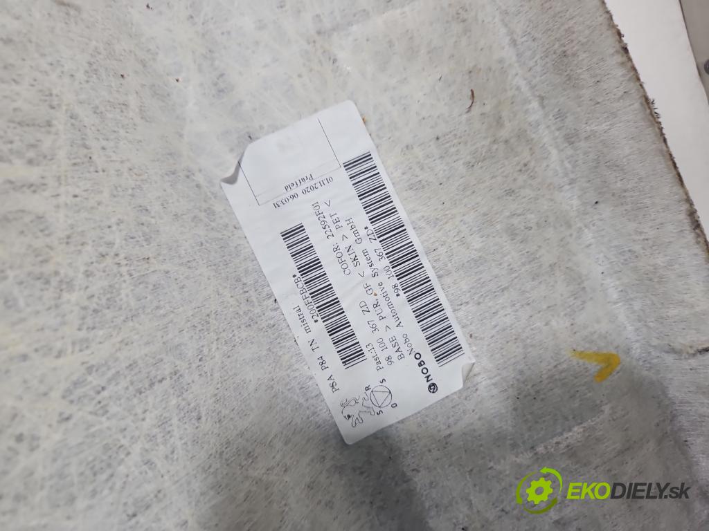 Peugeot 3008 II 2016-2023 materiál / JAK na foto