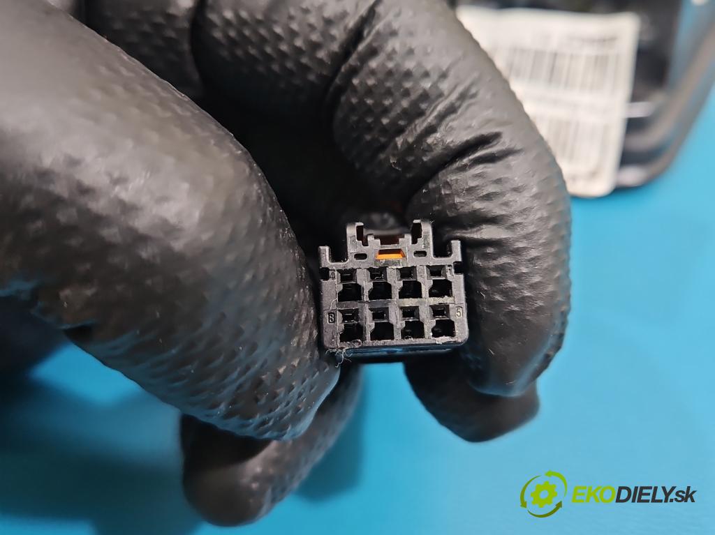 Peugeot 3008 II 2016-2023 1.5 hdi 131 HP automatic 96 kW 1499 cm3 5- svetlo / reflektor zadné pravé 9810477080 (Kľučka dverí ostatné)