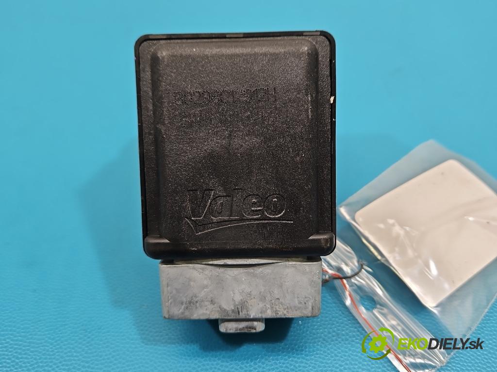 Renault Clio IV 2012-2020 1.2 16V 73 HP manual 54 kW 1149 cm3 5- Blokáda: řízení: 8200604932 (Riadenie ostatné)