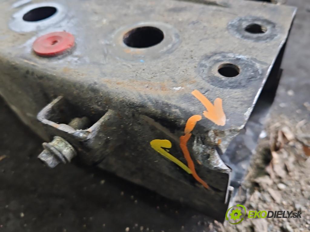 Volvo S90 II 2016- 2.0 T 320KM automatic 235 kW 1969 cm3 4- výstuha motora