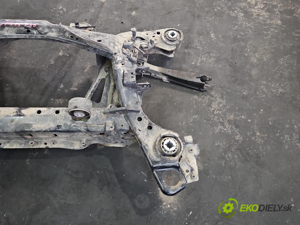 Volvo S90 II 2016- 2.0 T 320KM automatic 235 kW 1969 cm3 4- zadna výstuha  (Výstuha zadná)