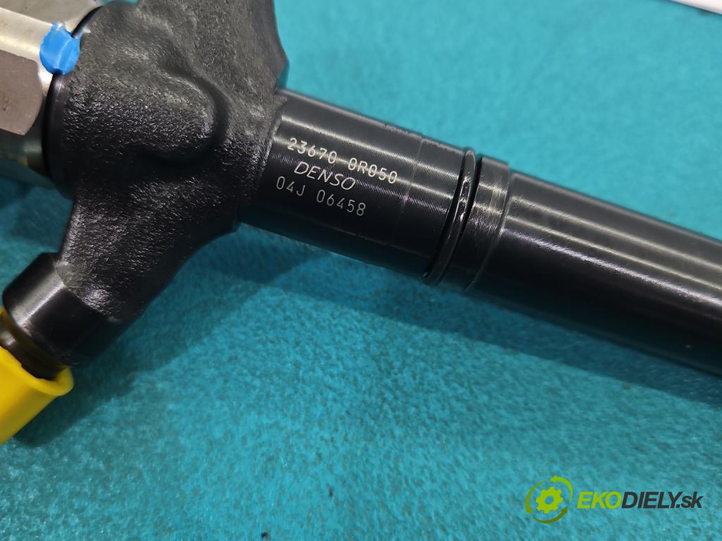 Toyota Auris I 2006-2013 2.0 D4D 126 HP manual 93 kW 1998 cm3 5- vstrek 23670-0R050 (Vstrekovač paliva)