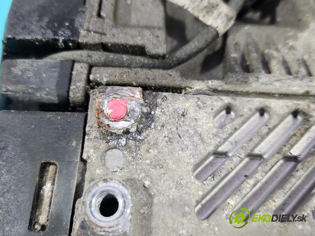 Toyota Auris I 2006-2013 2.0 D4D 126 HP manual 93 kW 1998 cm3 5- Webasto 66724C (Webasto (nezávislé kúrenie))