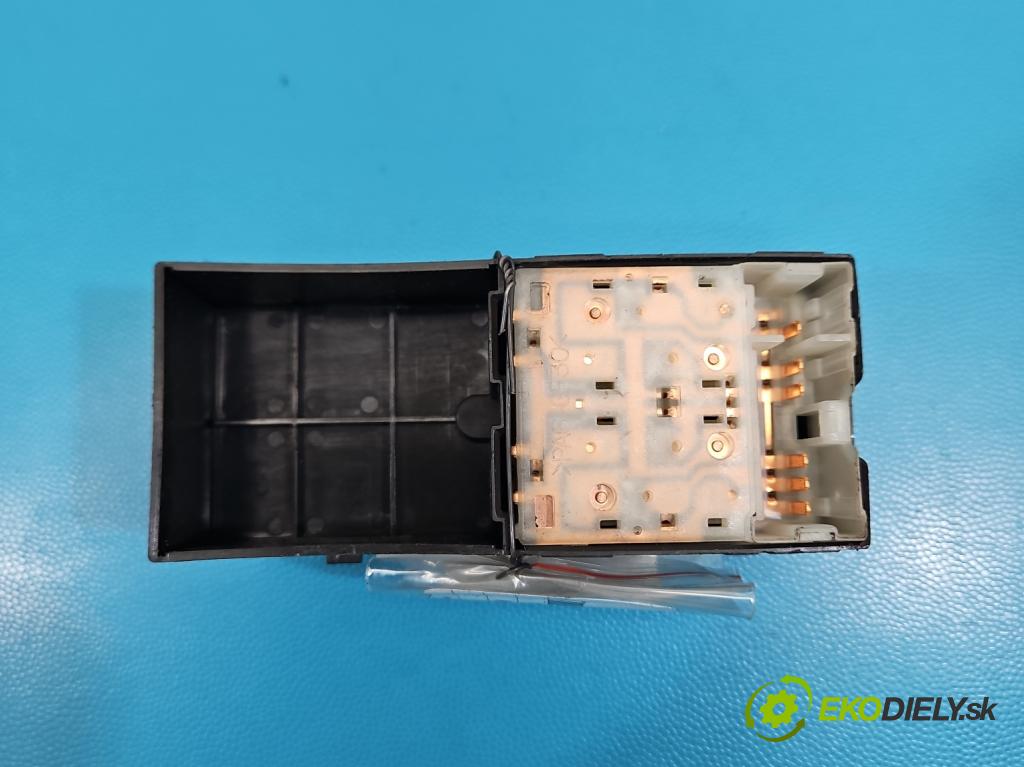 Nissan Micra K12 2003-2010 1.4 16V 88 hp manual 65 kW 1386 cm3 3- Přepínač oken zpětných zrcátek