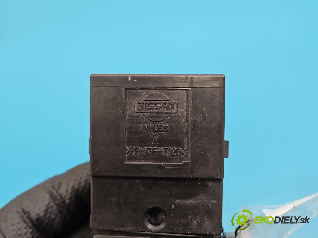 Nissan Micra K12 2003-2010 1.4 16V 88 hp manual 65 kW 1386 cm3 3- Přepínač oken zpětných zrcátek