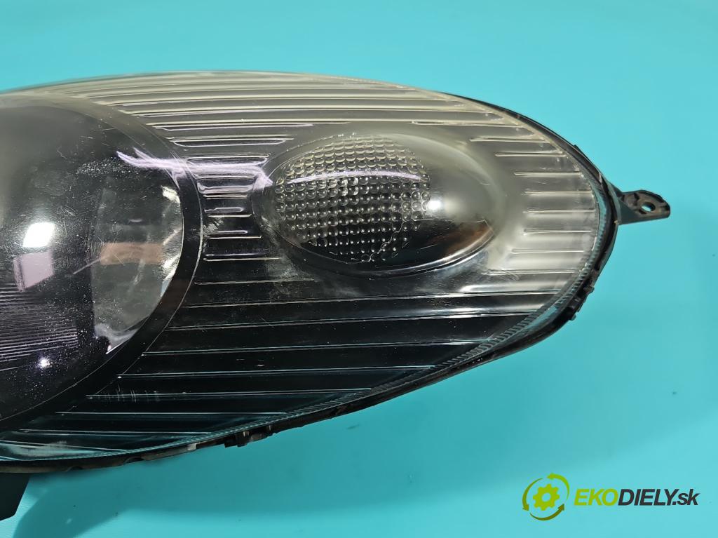 Nissan Micra K12 2003-2010 1.4 16V 88 HP manual 65 kW 1386 cm3 3- Reflektor: ľavý  (Kľučka dverí ostatné)