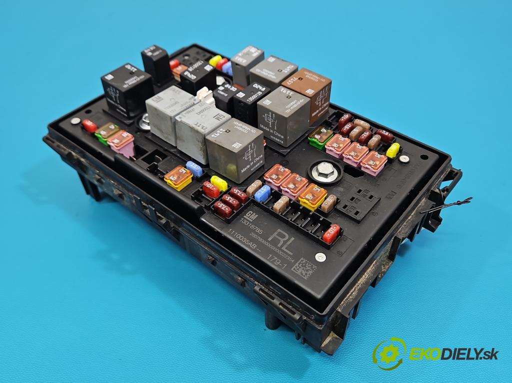 Opel Astra IV 2009-2015 1.7 cdti 125 hp manual 92 kW 1686 cm3 5- skříňka pojistková 13318785 (Pojistková skříňka)