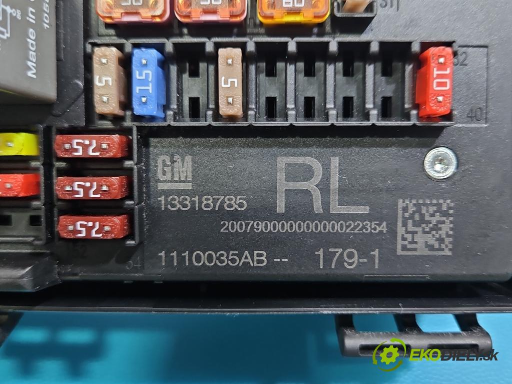 Opel Astra IV 2009-2015 1.7 cdti 125 hp manual 92 kW 1686 cm3 5- skříňka pojistková 13318785 (Pojistková skříňka)