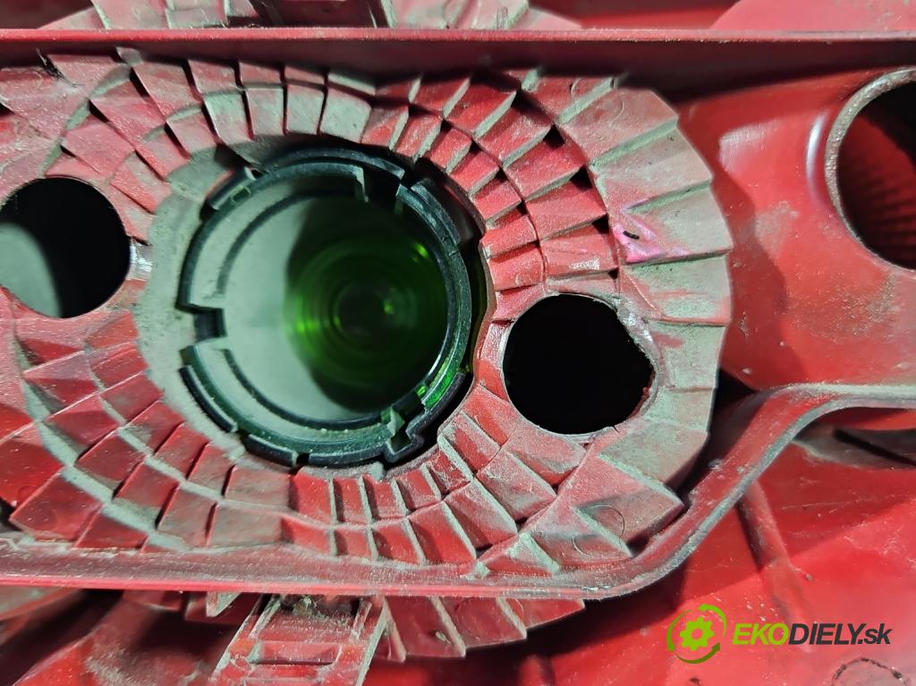 Peugeot 307 1.6 hdi 109 HP manual 80 kW 1560 cm3 5- svetlo / reflektor zadné ľavé 557686A (Kľučka dverí ostatné)