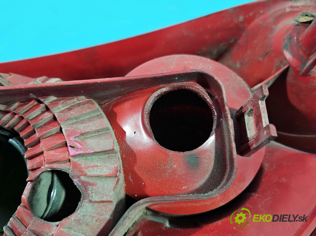 Peugeot 307 1.6 hdi 109 HP manual 80 kW 1560 cm3 5- svetlo / reflektor zadné ľavé 557686A (Kľučka dverí ostatné)